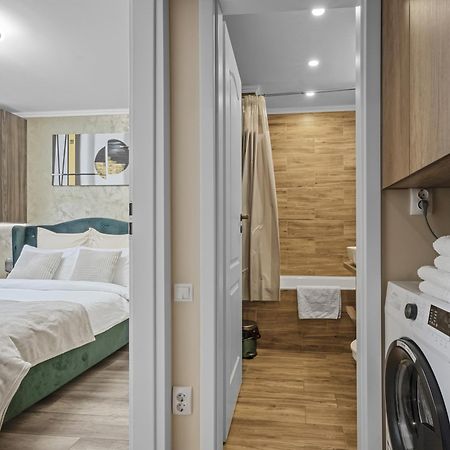 Awesome Apartment Bukarest Exterior foto