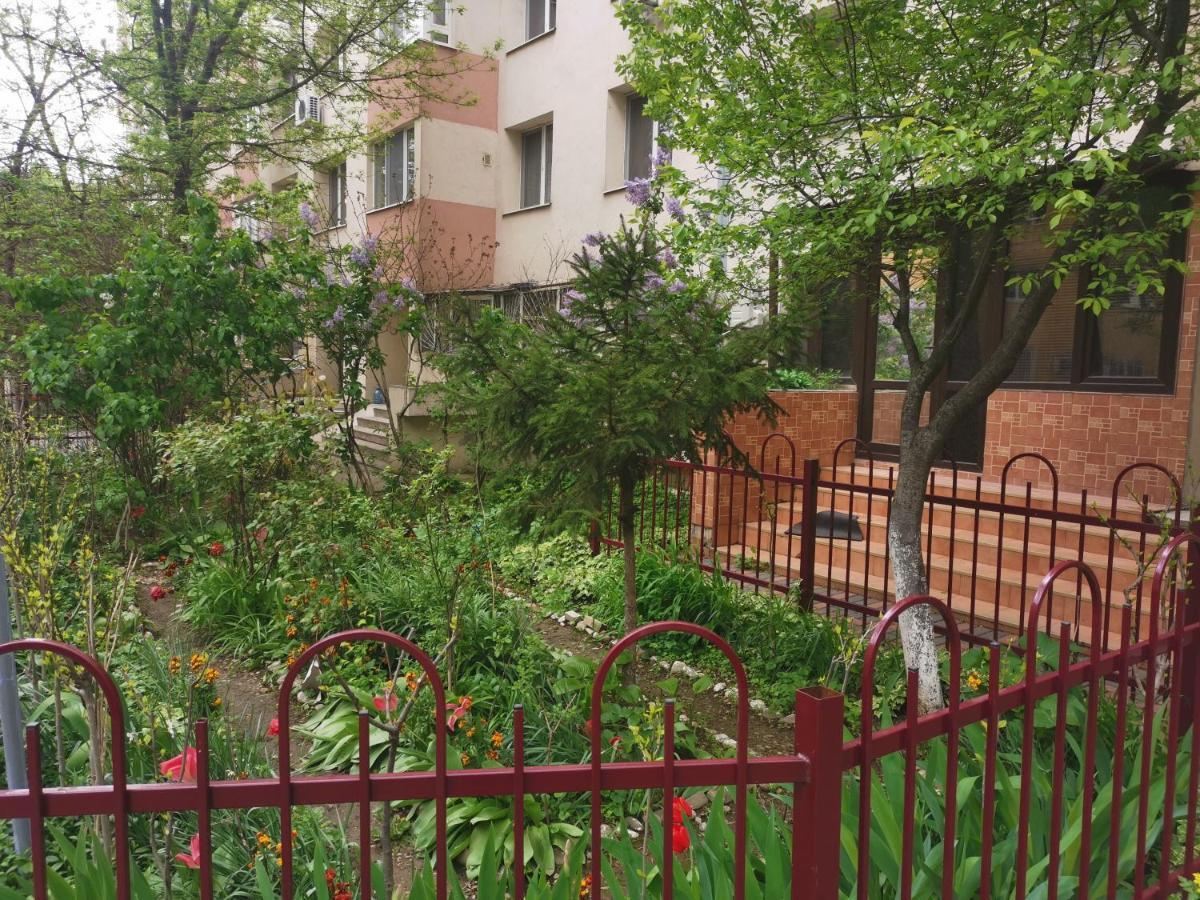 Awesome Apartment Bukarest Exterior foto